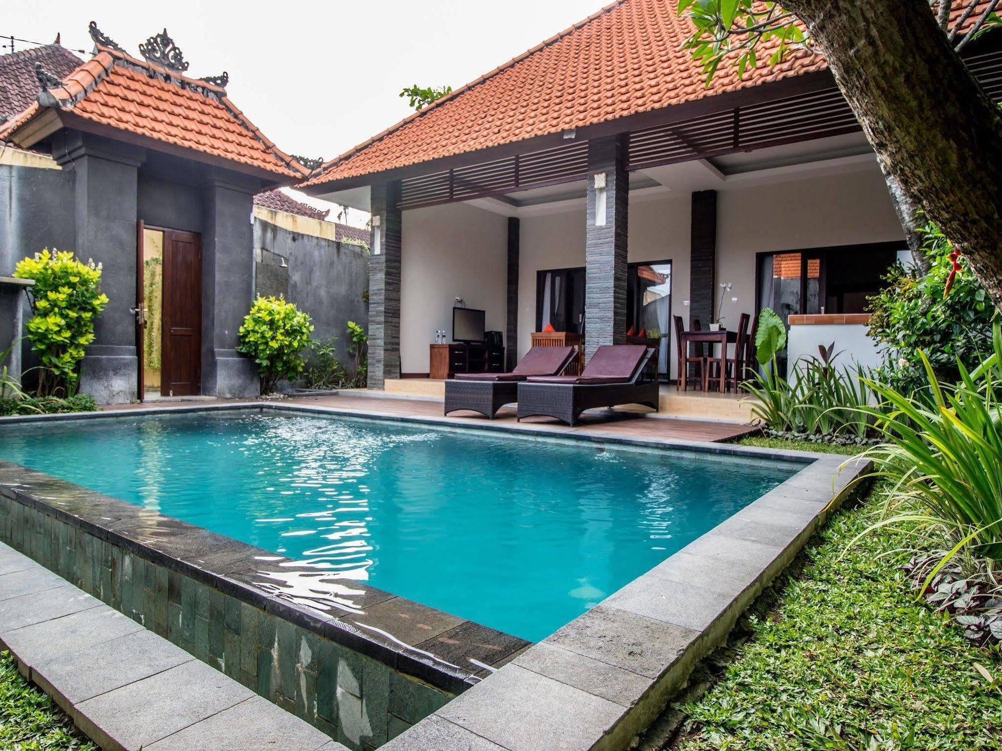 Transera Kirana Villas Seminyak Exterior photo