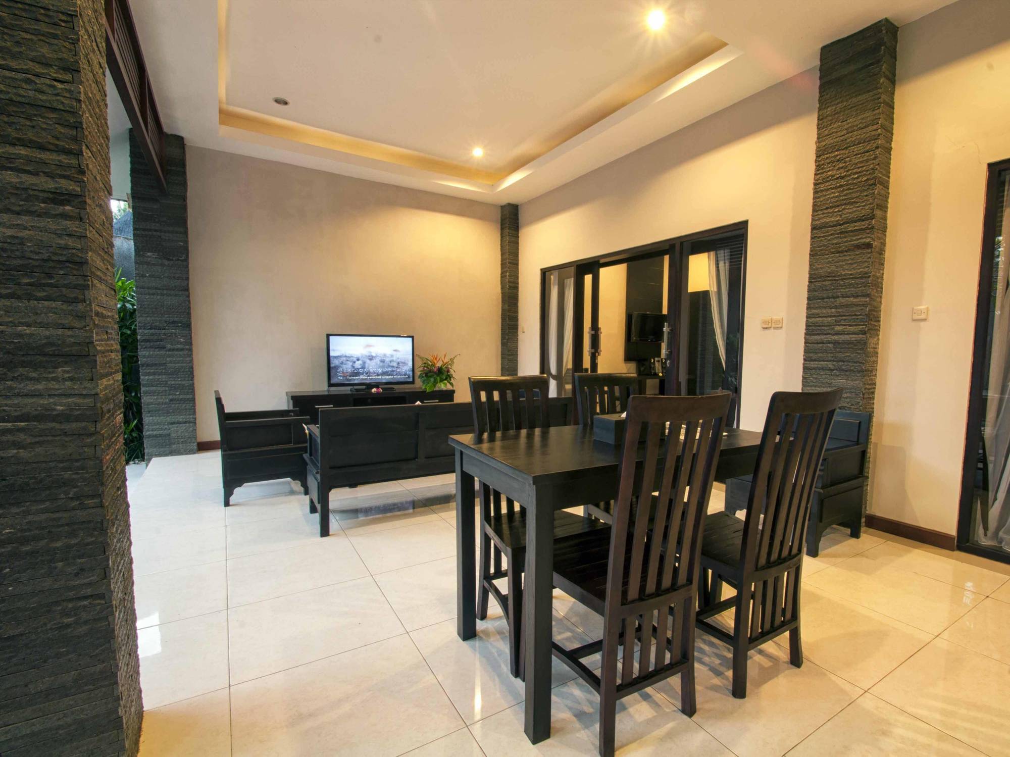 Transera Kirana Villas Seminyak Exterior photo